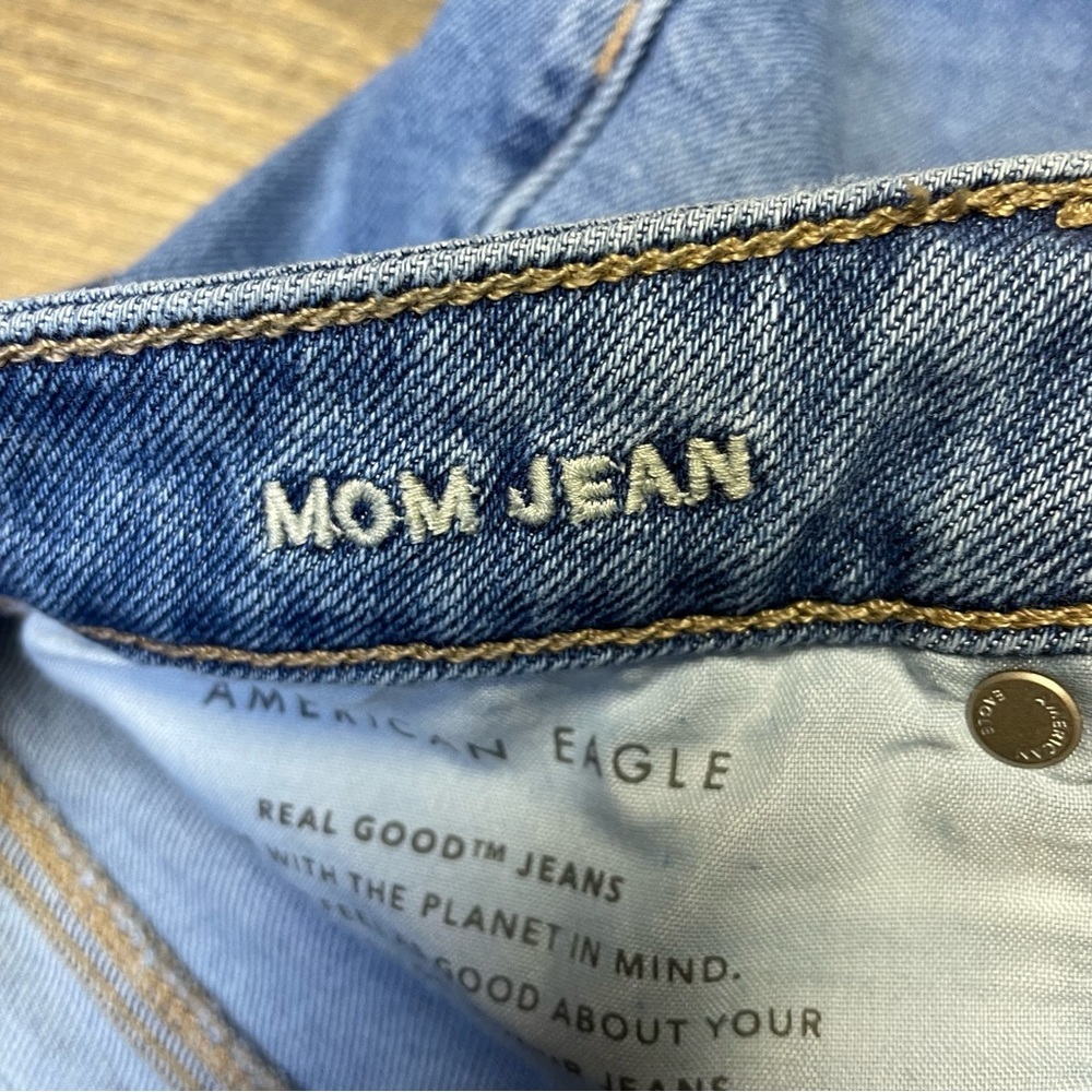 American Eagle Mom Jeans Womens 6 LONG High Rise Stretch Blue Denim Distressed - Picture 9 of 10